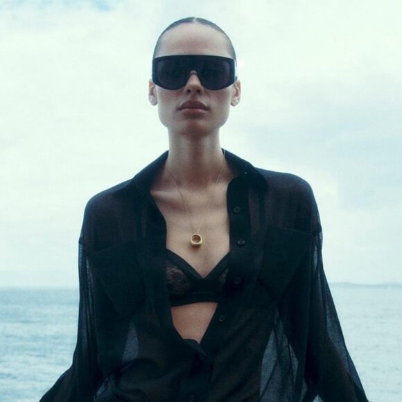 Victoria Beckham VB664S 001 Sunglasses Black Shield Frame, Dark Grey Lenses main image 7